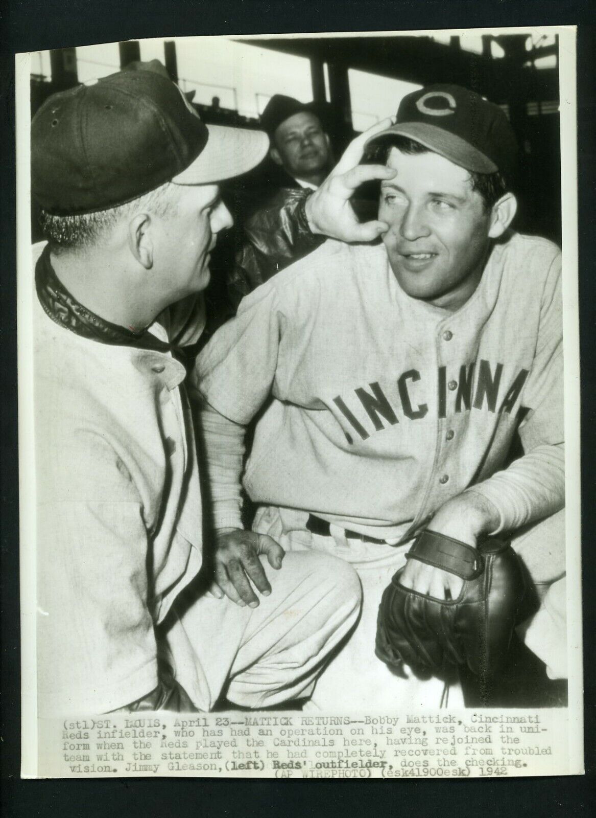 Bobby Mattick & Jimmy Gleason 1942 Press Photo Poster painting Cincinnati Reds