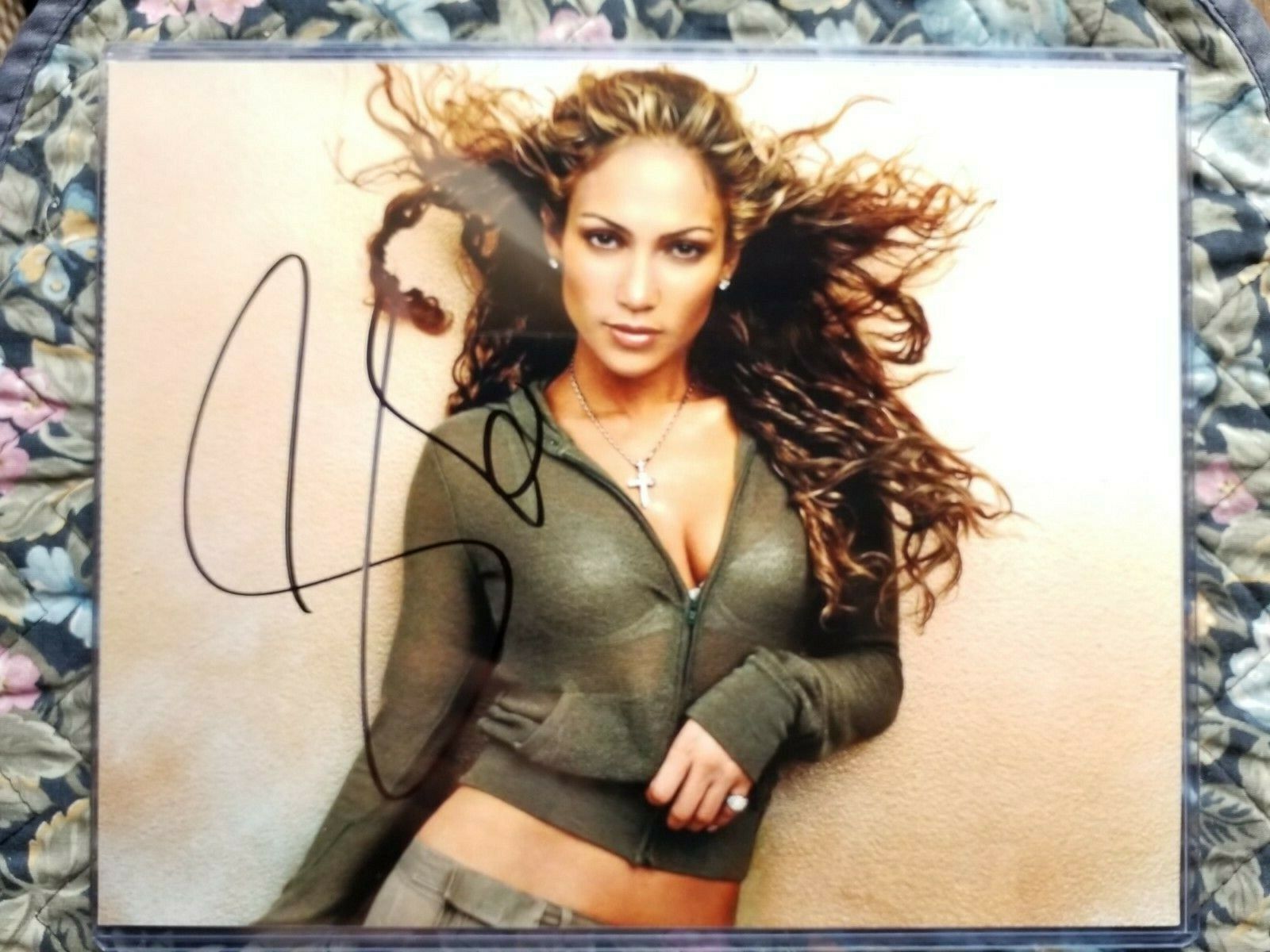 Jennifer Lopez Autographed 8” x 10” Photo Poster paintinggraph