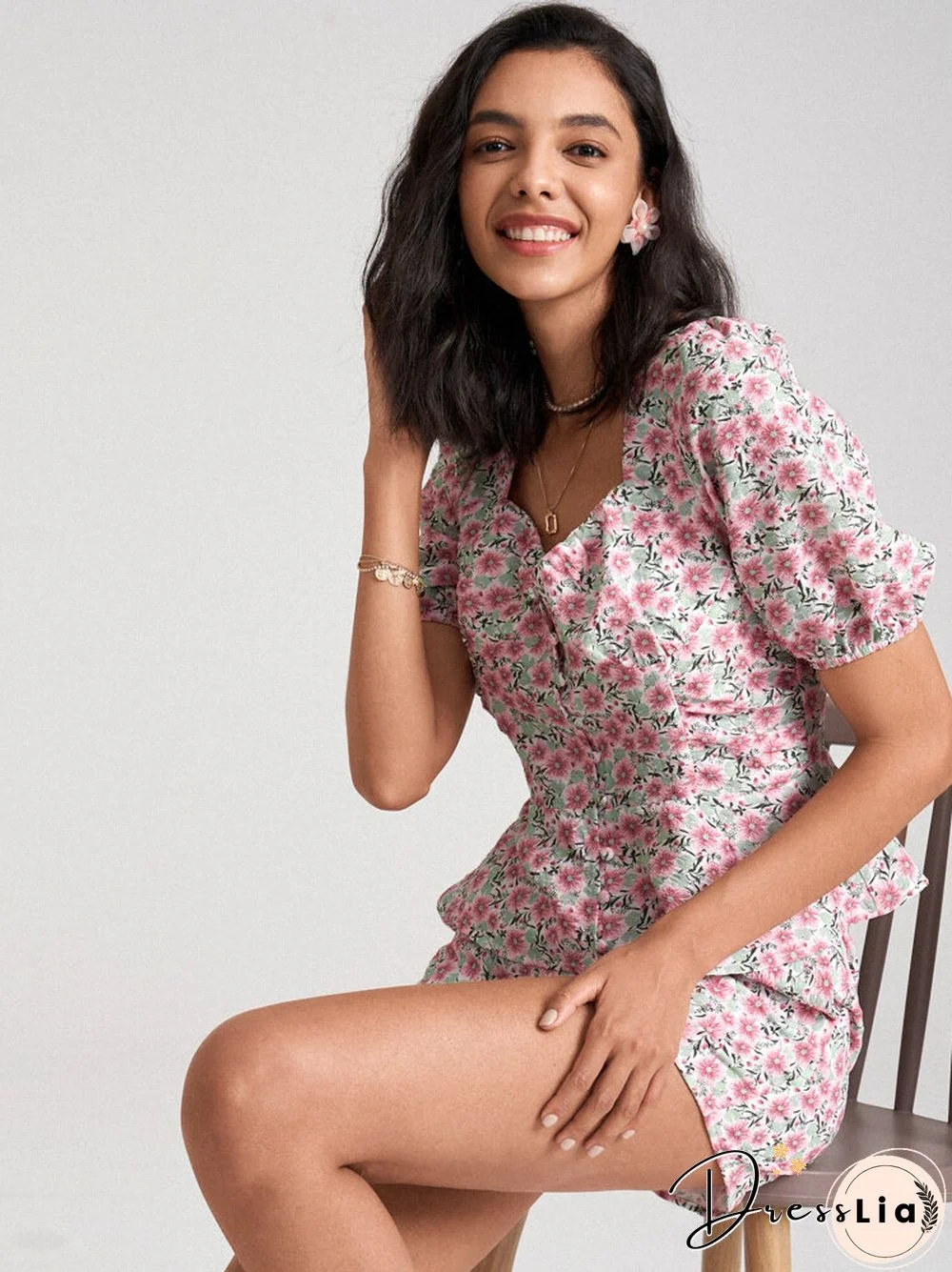 Random Allover Floral Print Pocket Shorts For Women