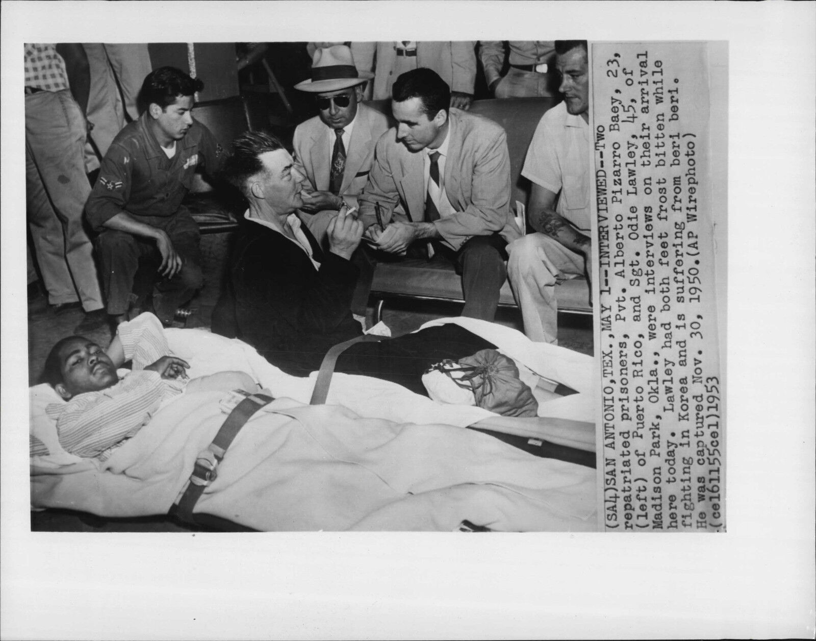 d Prisoners Alberto Piaarro & Odie Lawley 1953 Korea War Press Photo Poster painting