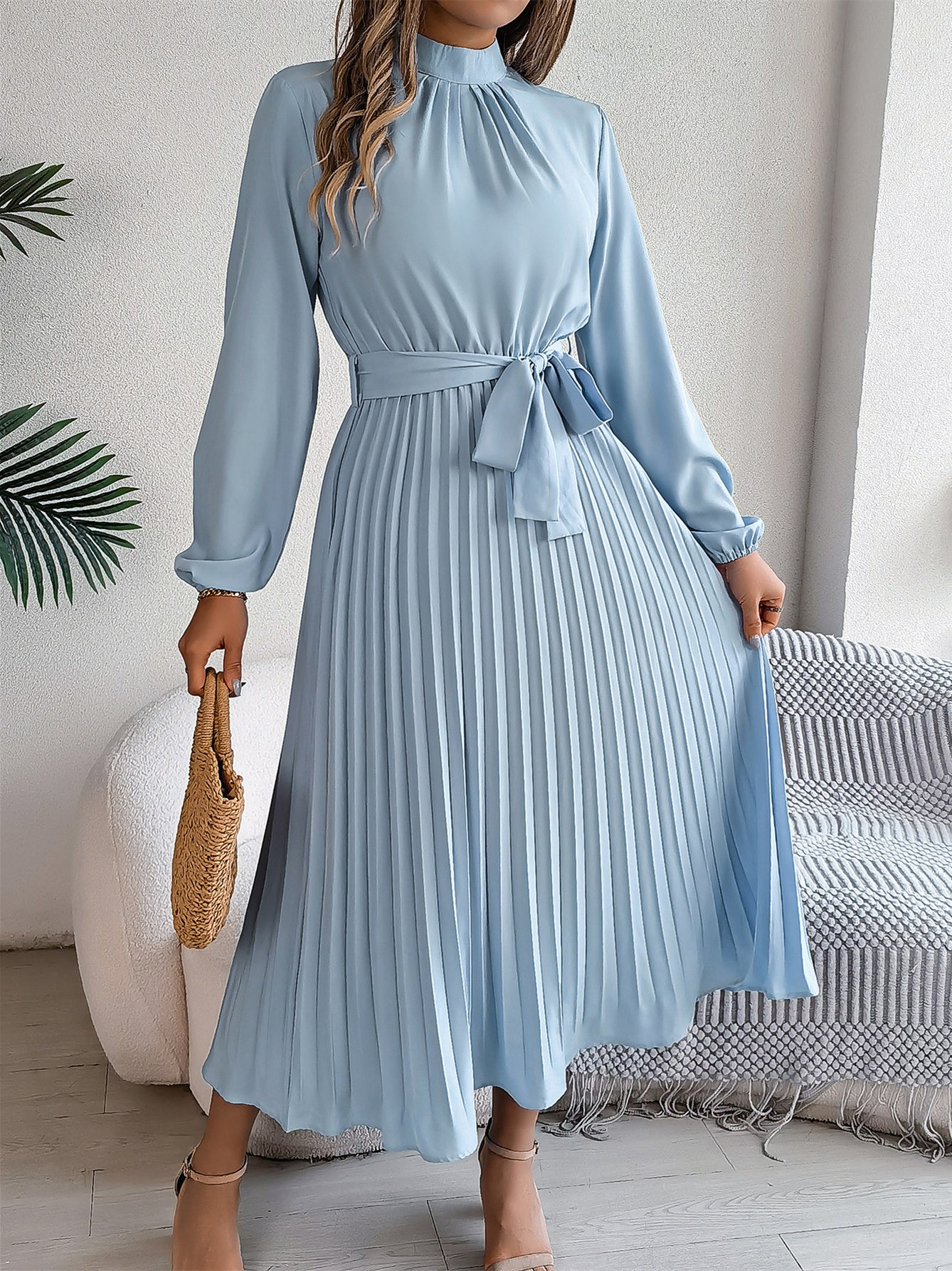Women's Long Sleeve Scoop Neck Solid Color Lace-up Midi Dress