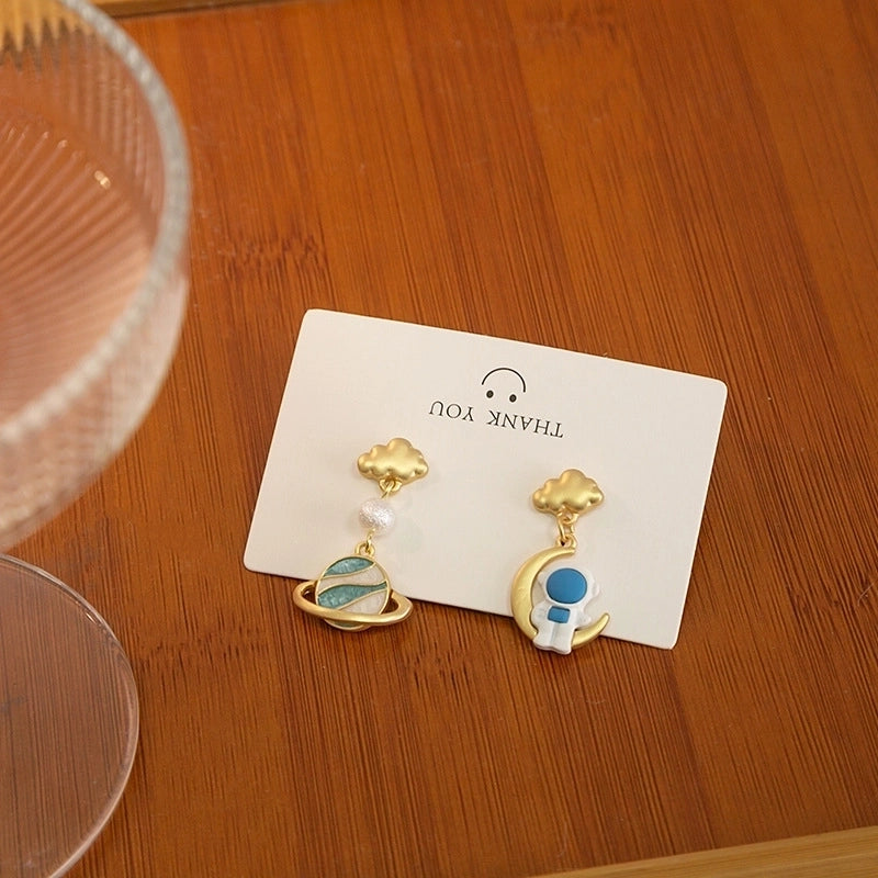 Japanese And Korean Series Kawaii Sweet Cute Cartoon Earrings Simple Pendant Astronaut Planet Earrings Silver Pin