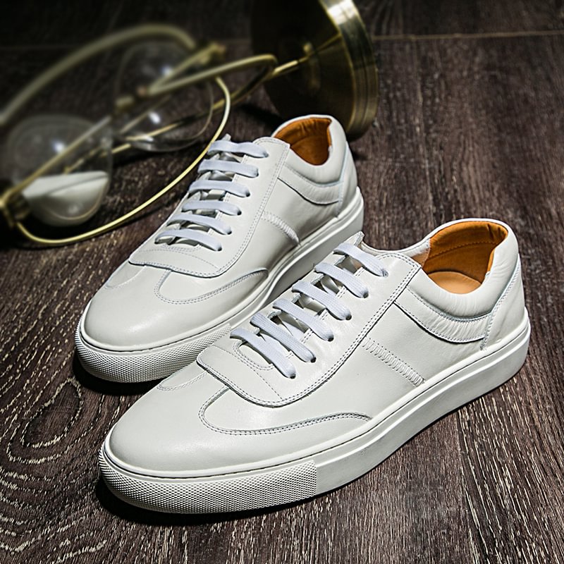 THE SNEAKER IN WHITE