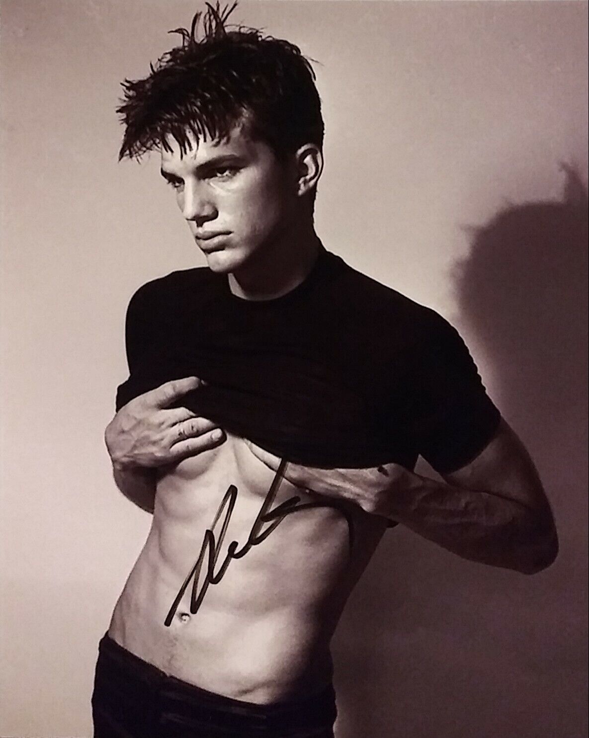 Ashton Kutcher signed 8x10