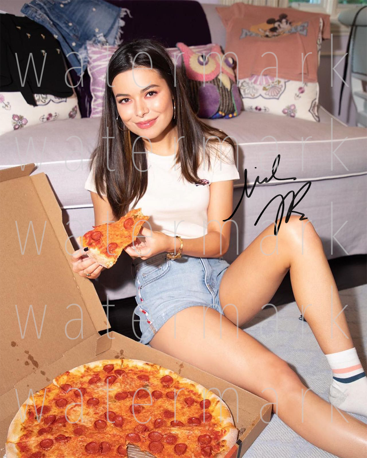 Miranda Cosgrove signed picture sexy iCarly 8X10 Photo Poster painting poster autograph RP