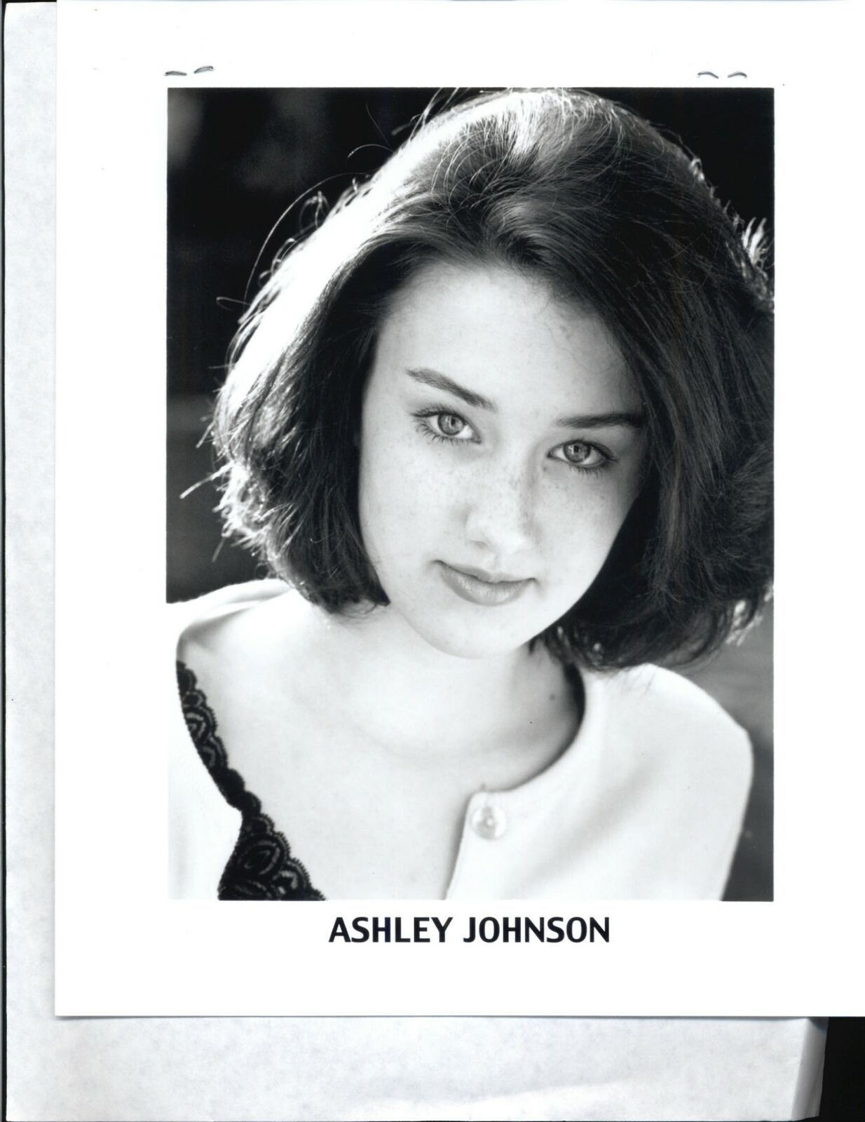 Ashley Johnson - 8x10 Headshot Photo Poster painting w/ Resume - The Avengers