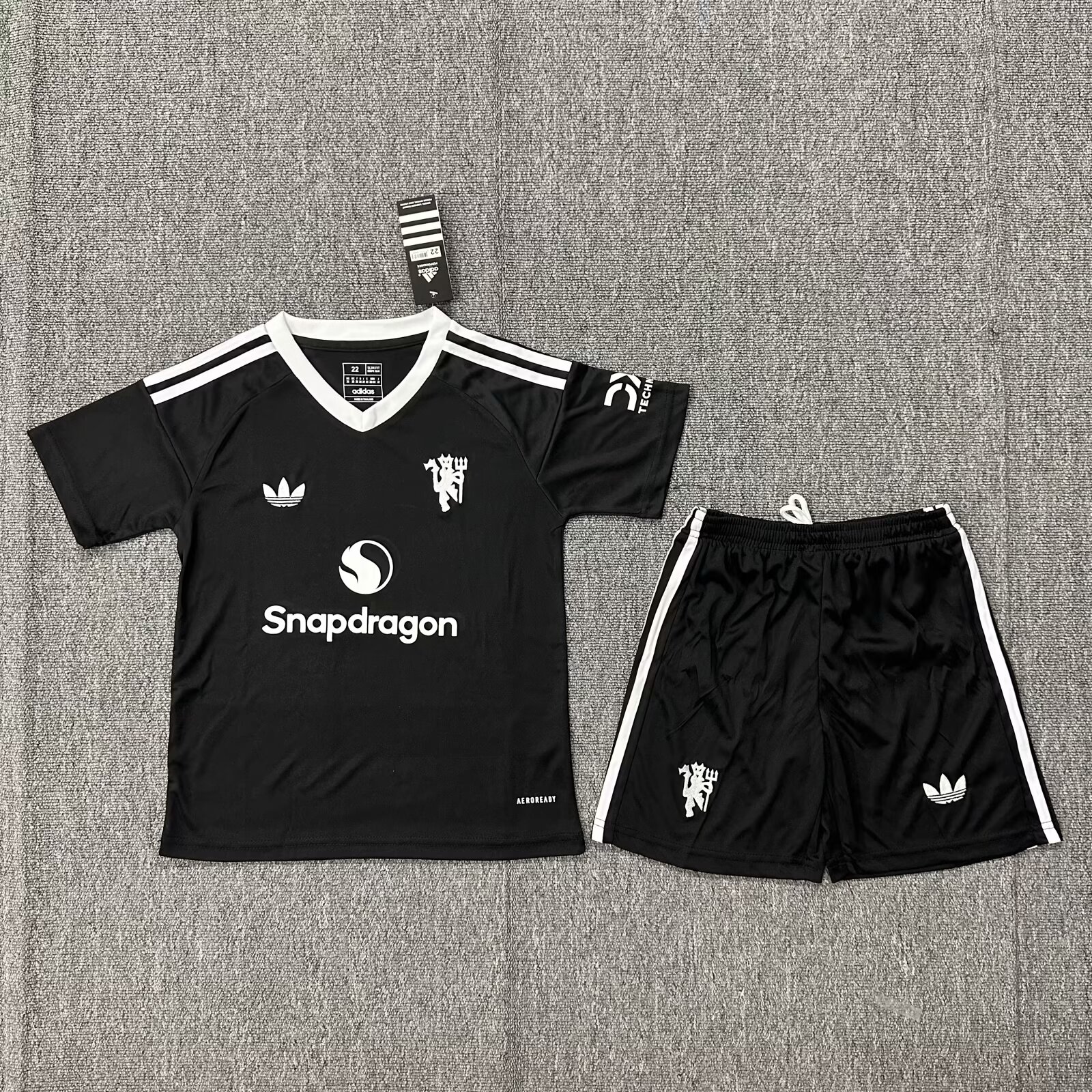 24/25 Manchester United Goalkeeper Kids Kit Thailand version football jersey