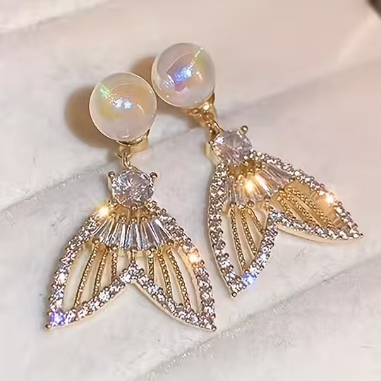 1对女式镂空鱼尾仿珍珠耳环，具有超仙气质，是节日、宴会、派对等女性日常佩戴的礼物 商品详情 0