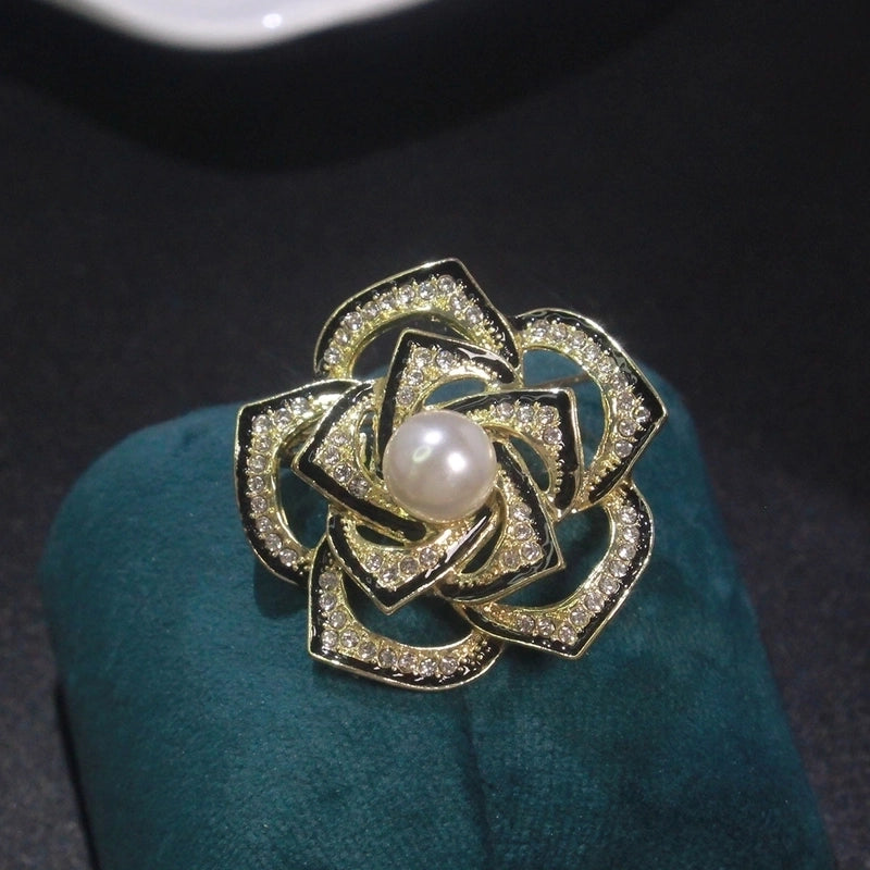 Elegant Glam Pin Geometric Alloy Plating Inlay Artificial Pearls Rhinestones Shell Women’s Brooches