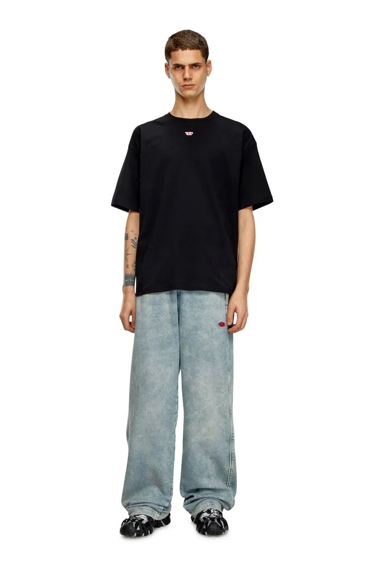 T-shirt with embroidered D patch-Black