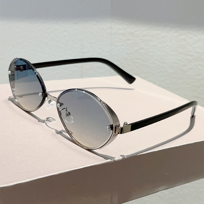 Vintage Oval Sunglasses Women 2025 New Fashion Gradient Multicolor Decor Shades Trendy Stylish Brand Design Sun Glasses