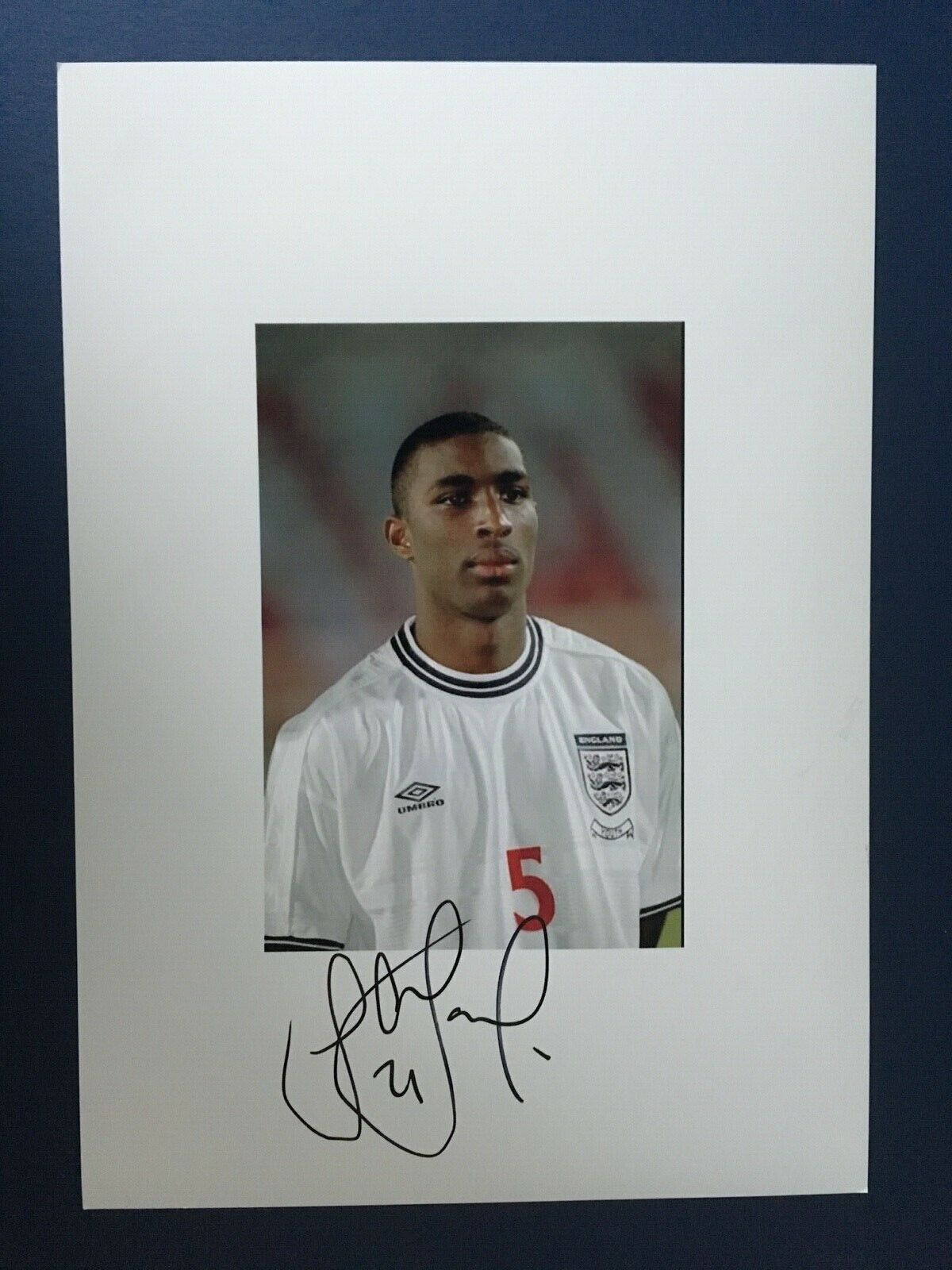 J. LLOYD SAMUEL - ENGLAND INTERNATIONAL FOOTBALLER - EXCELLENT SIGNED Photo Poster painting