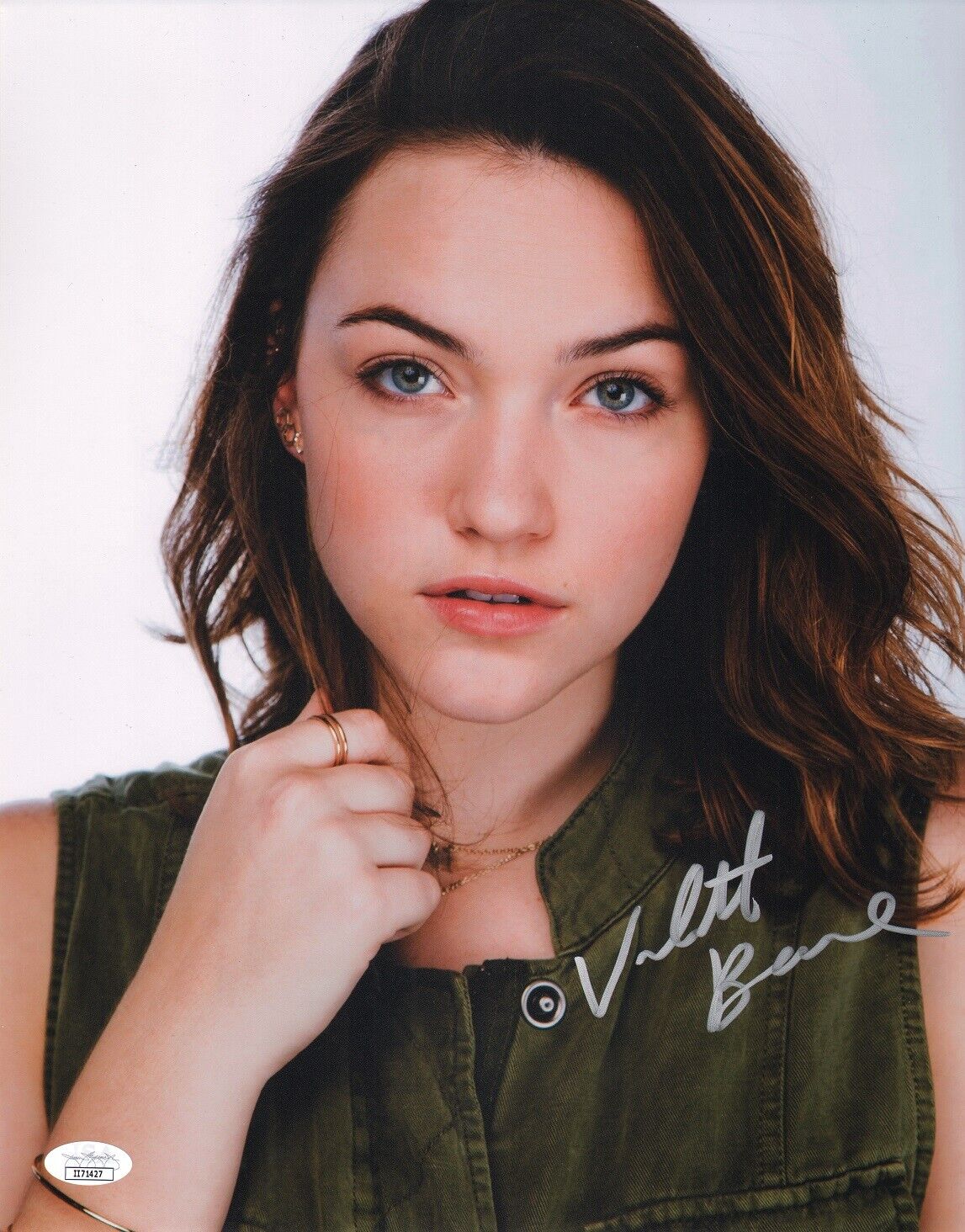 VIOLETT BEANE Authentic Hand-Signed Jessie Quick THE FLASH