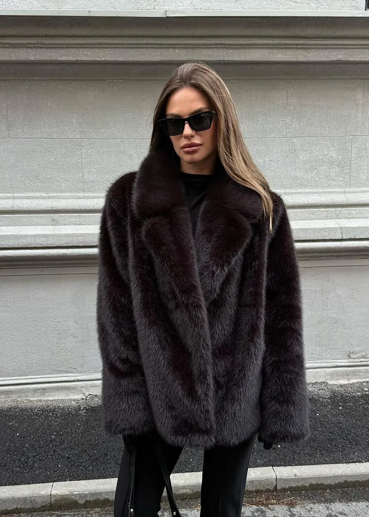 Velora Plush Faux Fur Coat &ndash; Soft Touch Winter Jacket