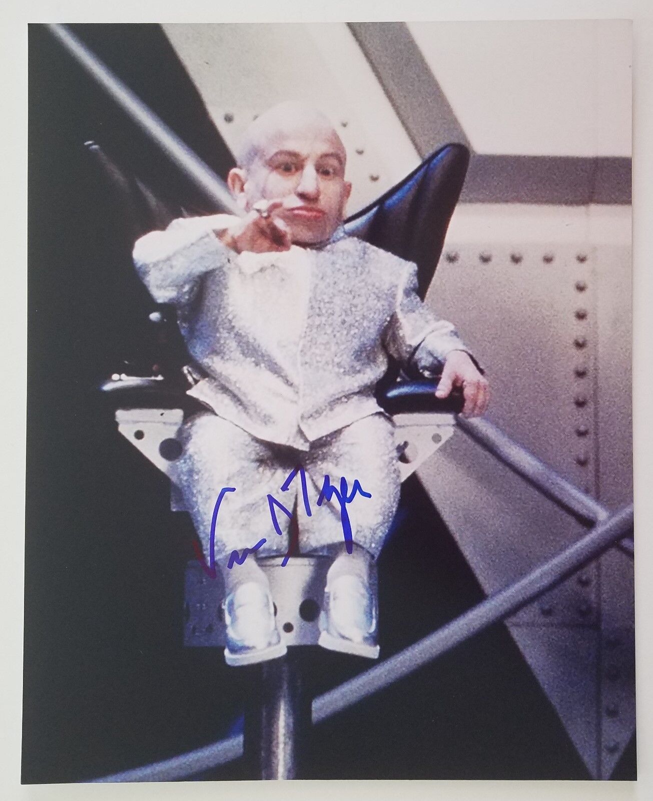 Verne Troyer Signed 8x10 Photo Poster painting Mini Me Austin Powers Goldmember Autographed RARE