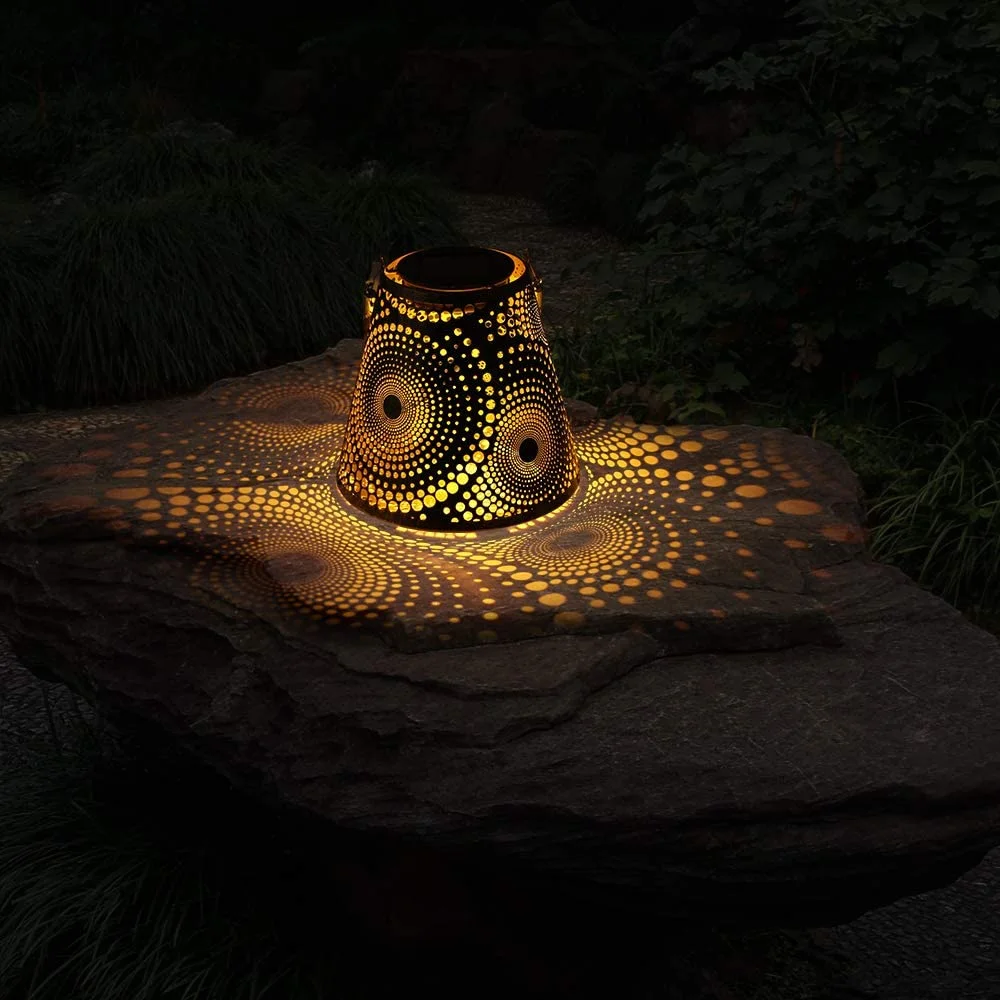 Lattice Distortion Solar Garden Light