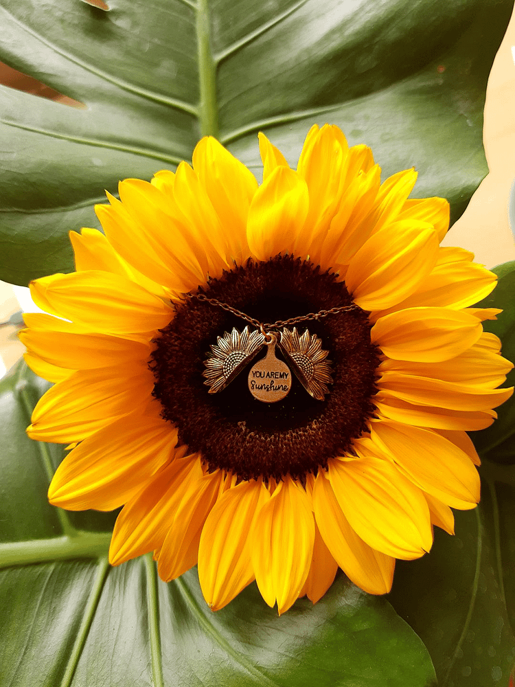 🔥🌞"You Are My Sunshine" Sunflower Necklace🌻(Double-sided engraving)