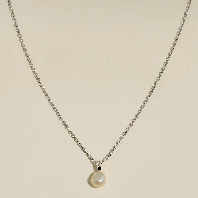 Pearl Pendant Necklace in Silver