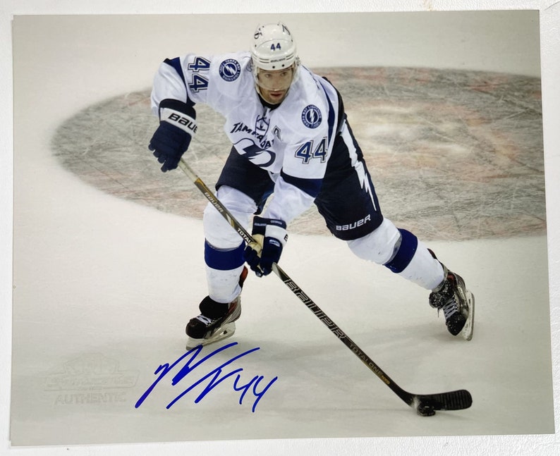 Nate Thompson Signed Autographed Glossy 8x10 Photo Poster painting Tampa Bay Lightning - COA Matching Holograms