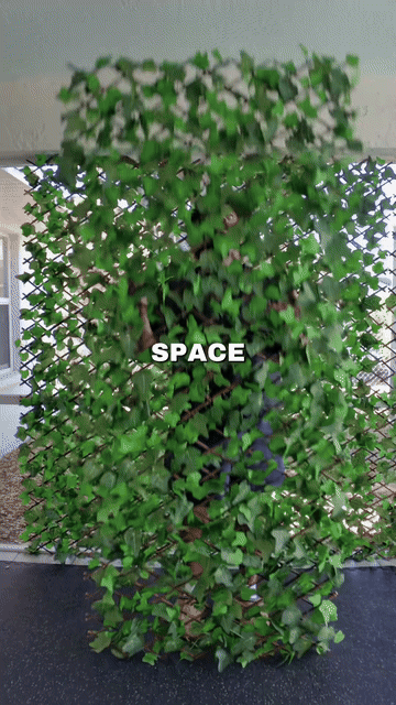Animated demonstration of the artificial fence expanding and being installed
