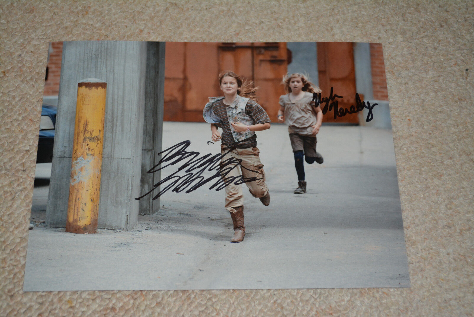 BRIGHTON SHARBINO & KYLA KENNEDY signed 8x10 In Person THE WALKING DEAD