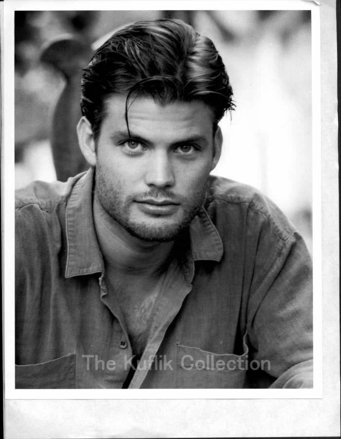 Casper Van Dien - 8x10 Headshot Photo Poster painting w/ Resume - Starship Troopers