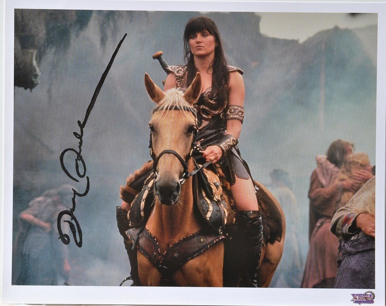 LUCY LAWLESS Signed Photo Poster painting Xena: Warrior Princess wcoa