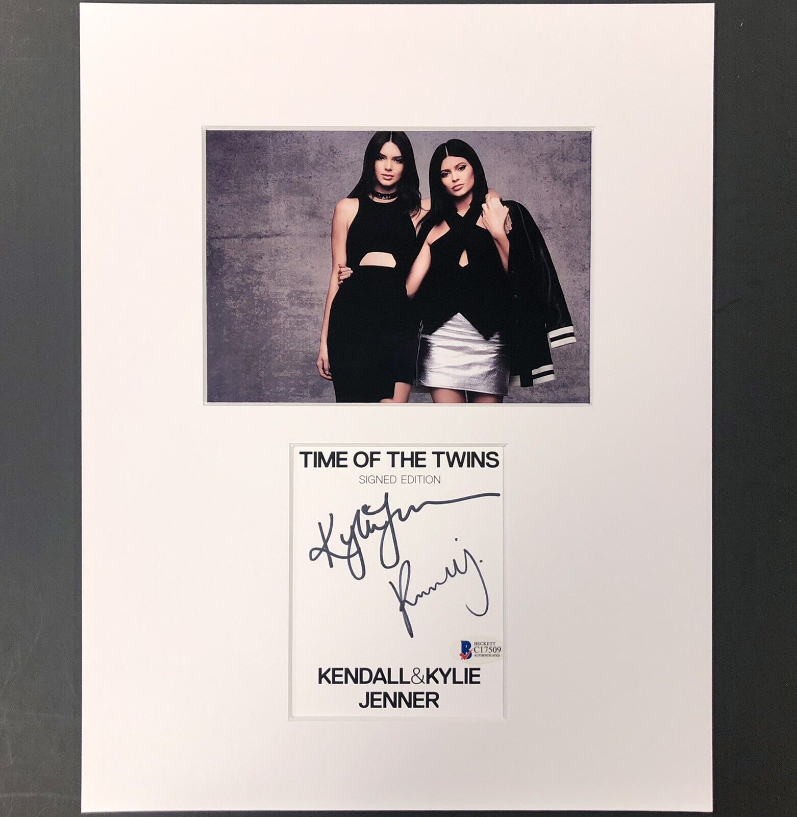 KENDALL & KYLIE JENNER Signed Cut Autograph matted Auto w/ Photo Poster painting BAS COA Beckett