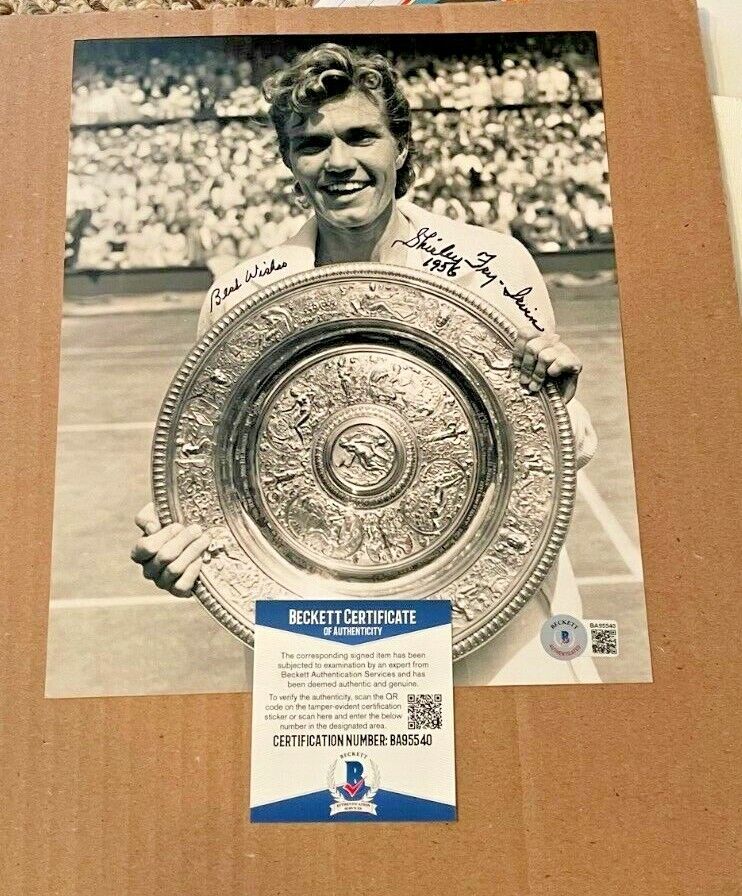 SHIRLEY FRY SIGNED 1956 WIMBLEDON TENNIS 8X10 Photo Poster painting BECKETT CERTIFIED