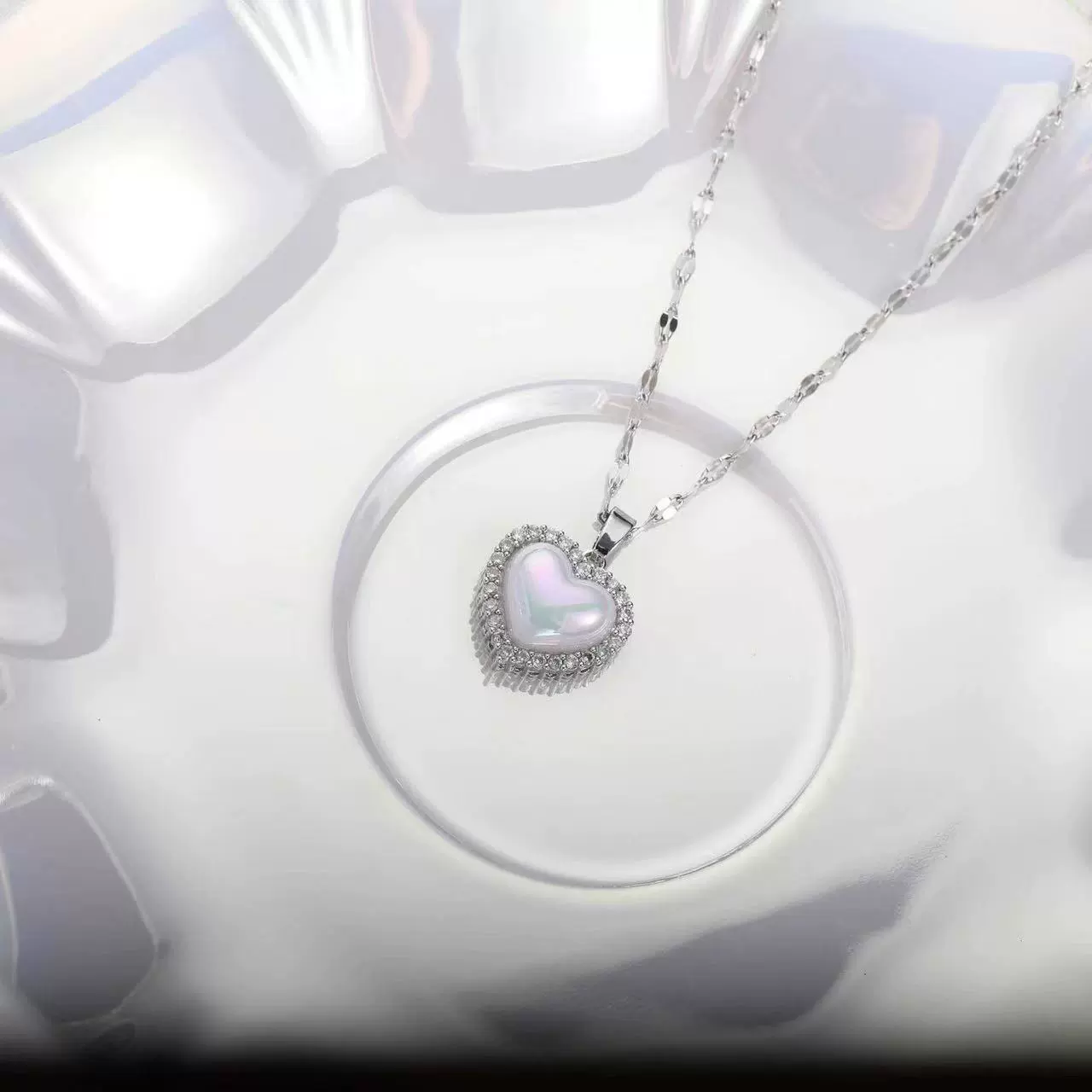 Love Zirconia Shell Necklace