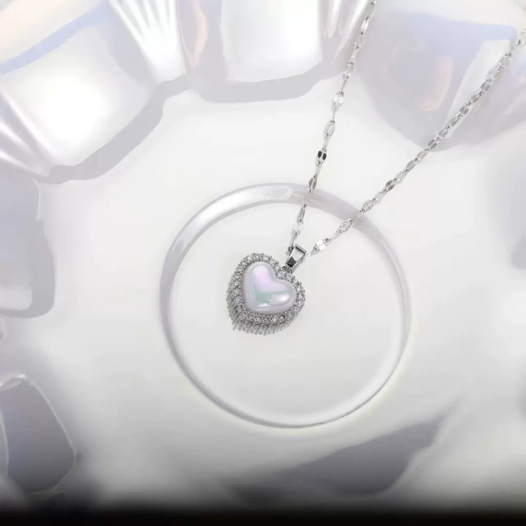 Love Zirconia Shell Necklace