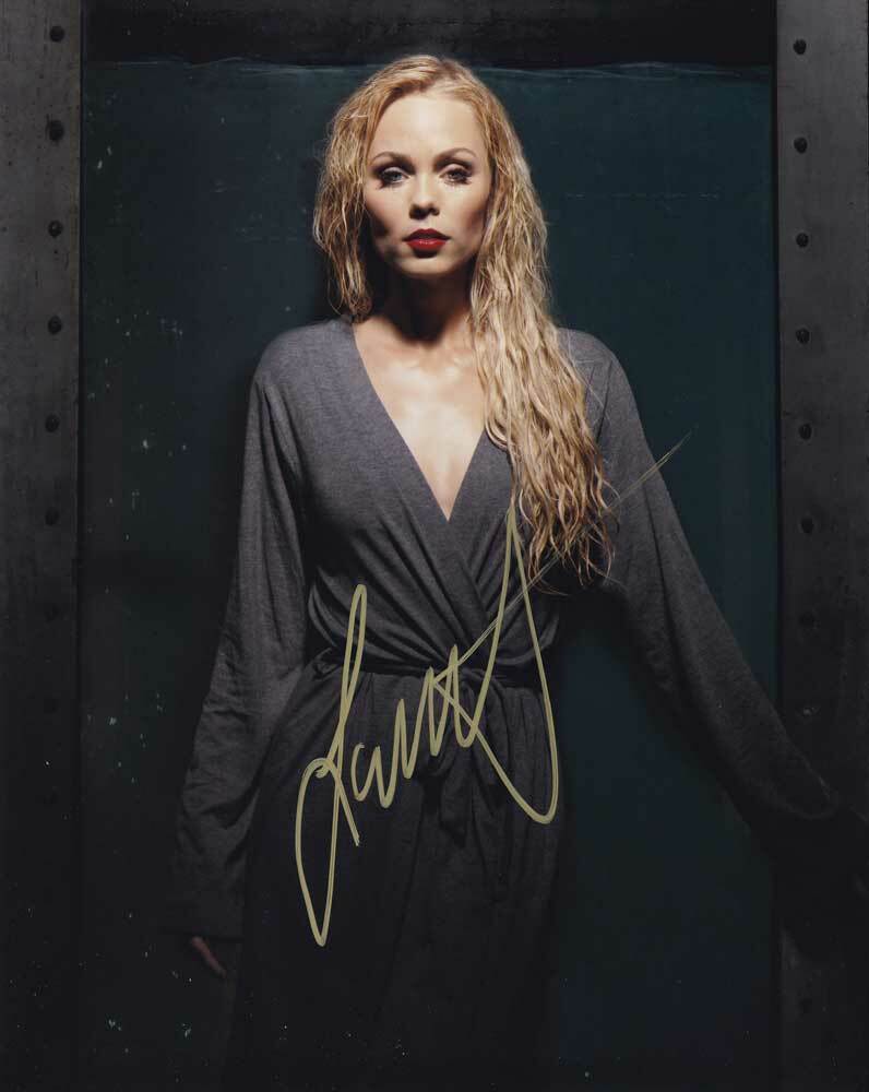 Laura Vandervoort In-person AUTHENTIC Autographed Photo Poster painting SHA #17199