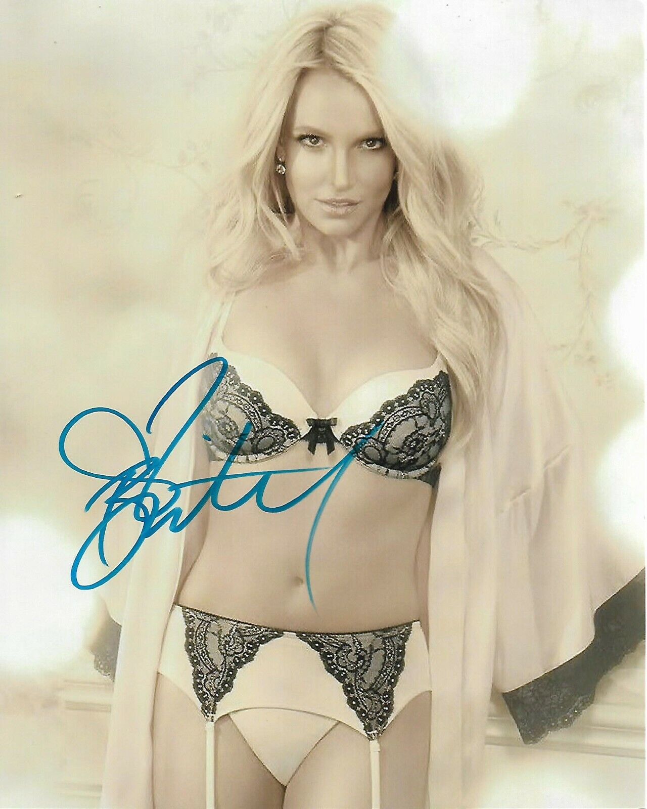 Britney Spears Autographed 8 x 10 Signed Photo Poster painting COA