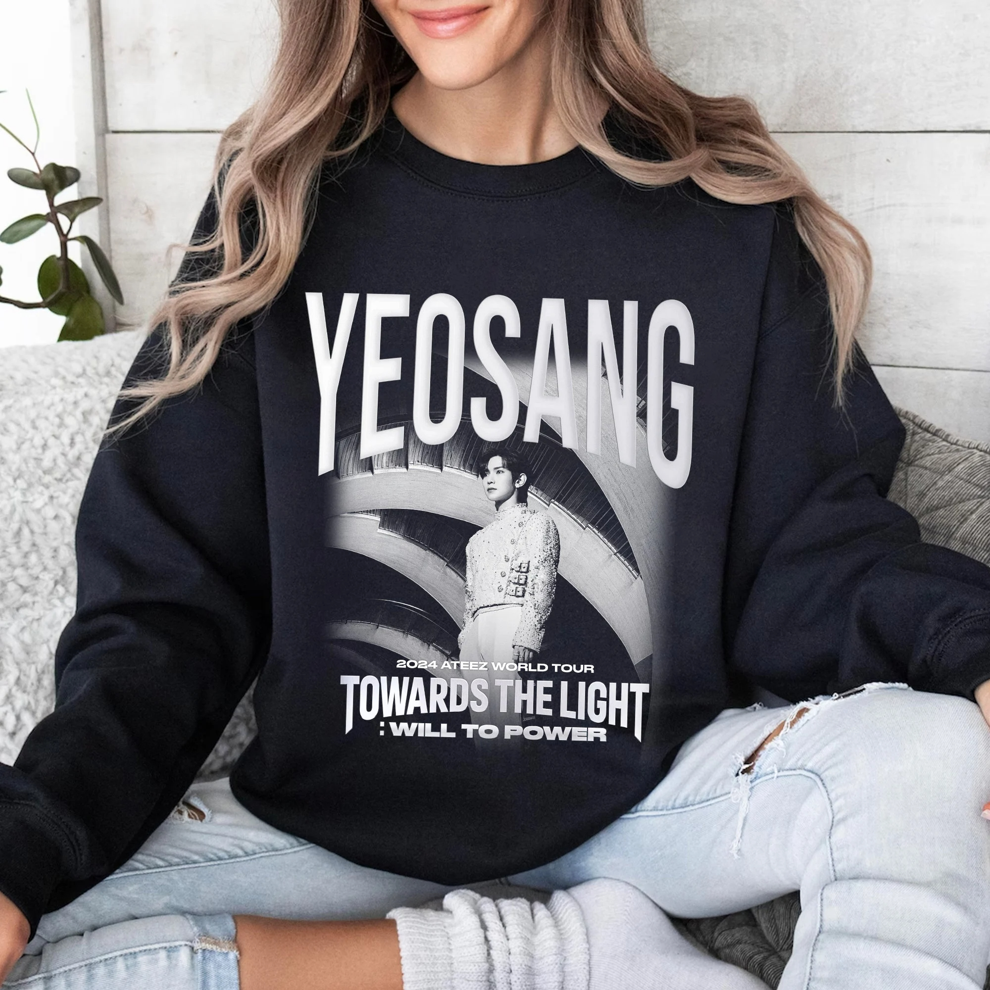 ATEEZ 2024 World Tour Towards The Light: Will To Power Member Photo Sweatshirt
