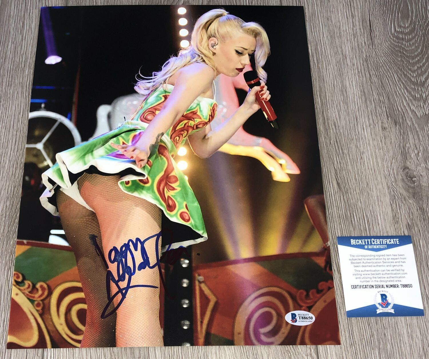 IGGY AZALEA SIGNED FULL AUTOGRAPH FANCY 11x14 Photo Poster painting B w/PROOF & BECKETT BAS COA