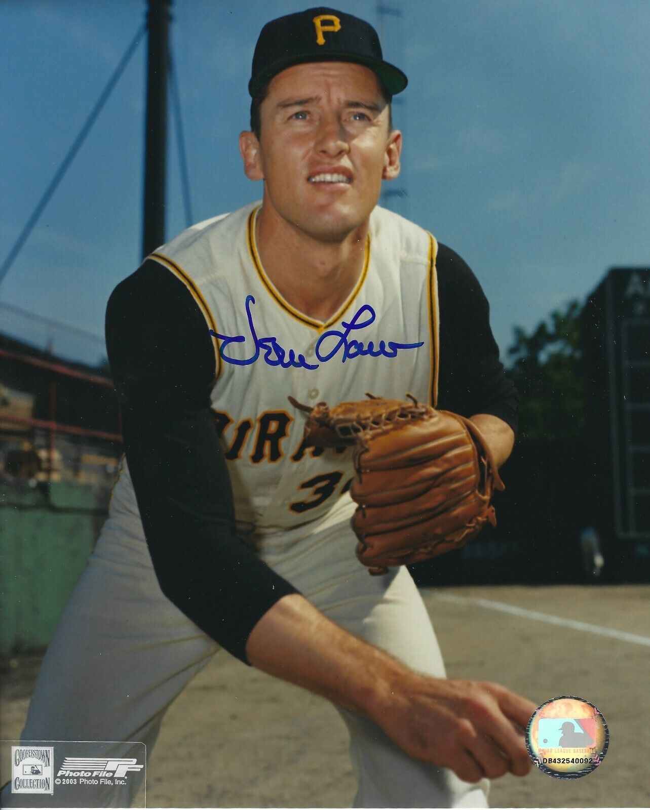 Signed 8x10 VERN LAW Pittsburgh Pirates Autographed Photo Poster painting w/COA