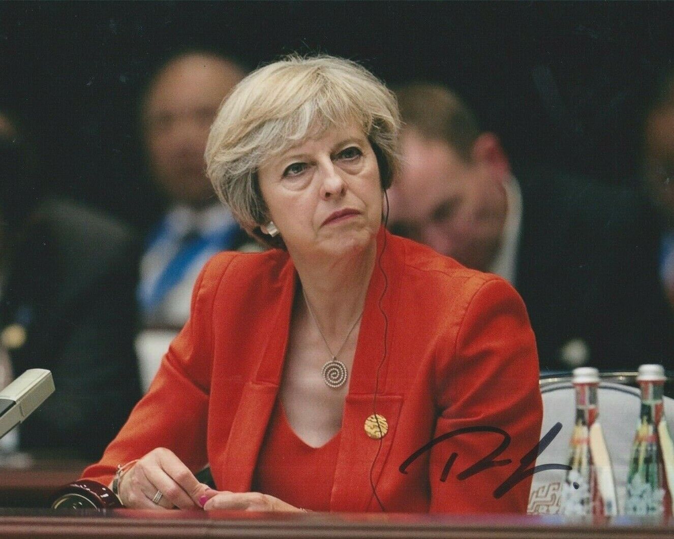 Theresa May **HAND SIGNED** 8x10 Photo Poster painting ~ AUTOGRAPHED ~ Prime minister