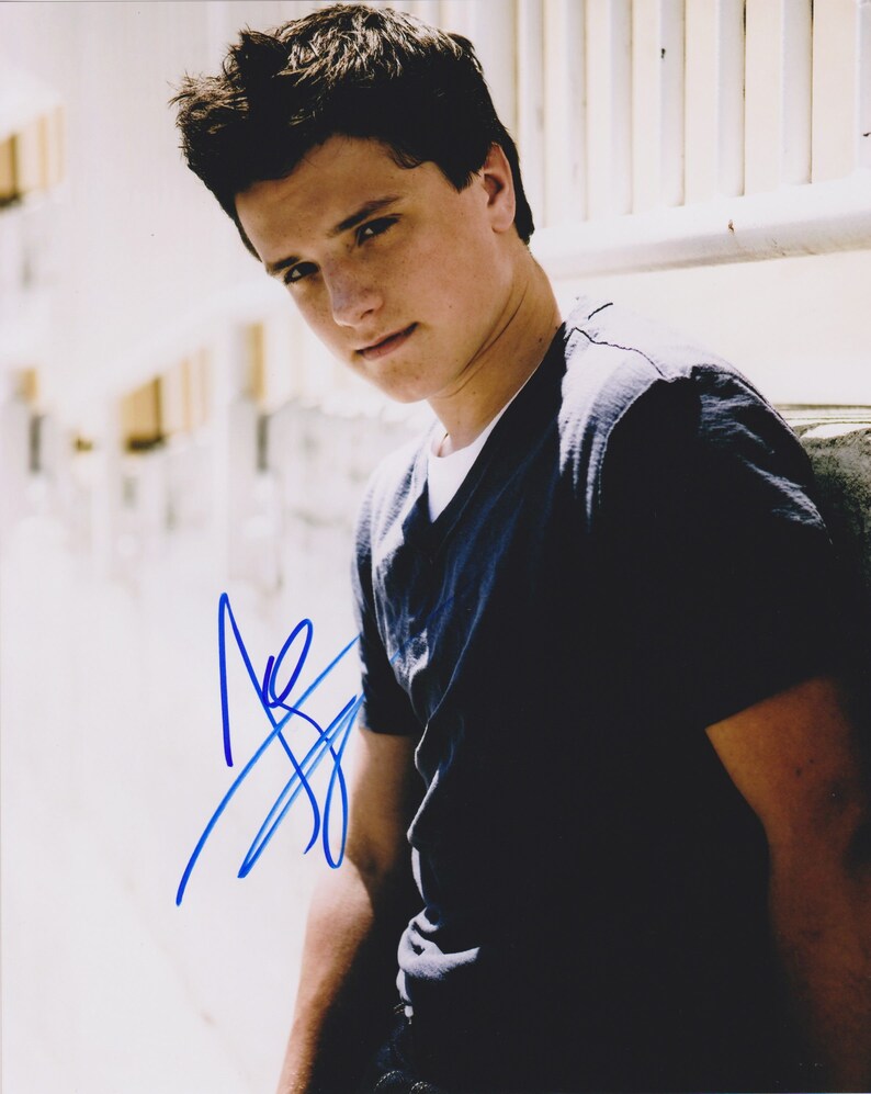 Josh Hutcherson Signed Autographed Glossy 8x10 Photo Poster painting - COA Matching Holograms