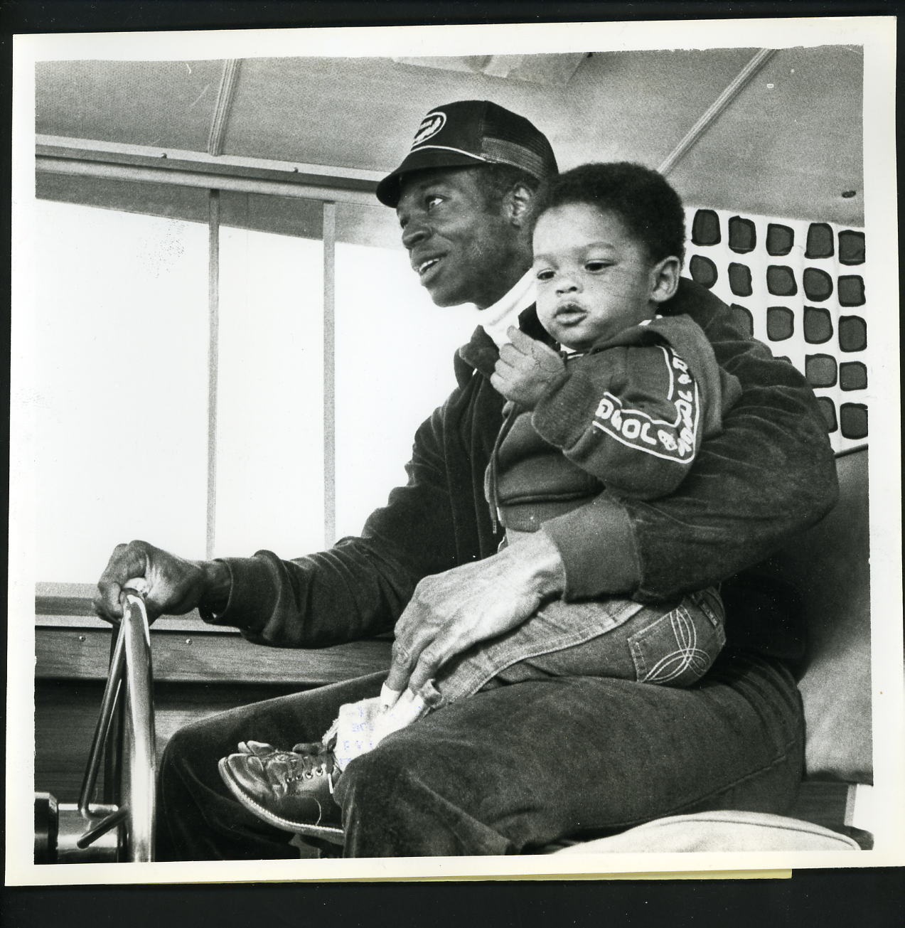 Lou Brock with son Emory aboard cabin cruiser 1979 Press Photo Poster painting Cardinals