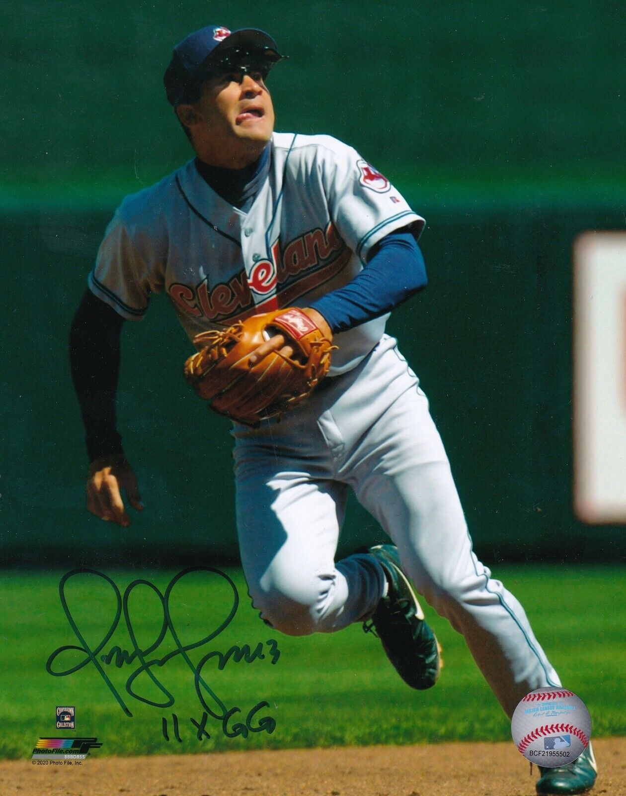 OMAR VIZQUEL CLEVELAND INDIANS 11 X GG ACTION SIGNED 8x10