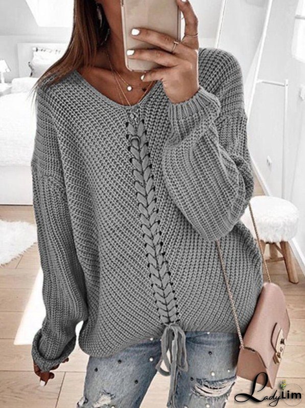 Fashionable and Minimalist Pullover