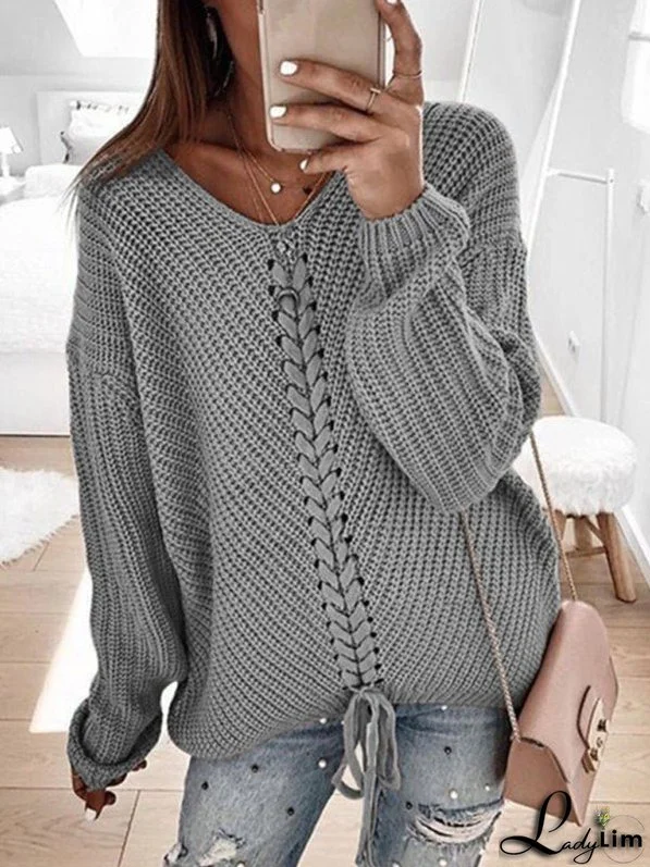 Fashionable and Minimalist Pullover
