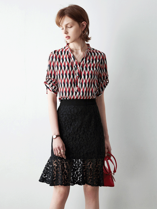 Blouse éblouissante en soie à demi-manches 1