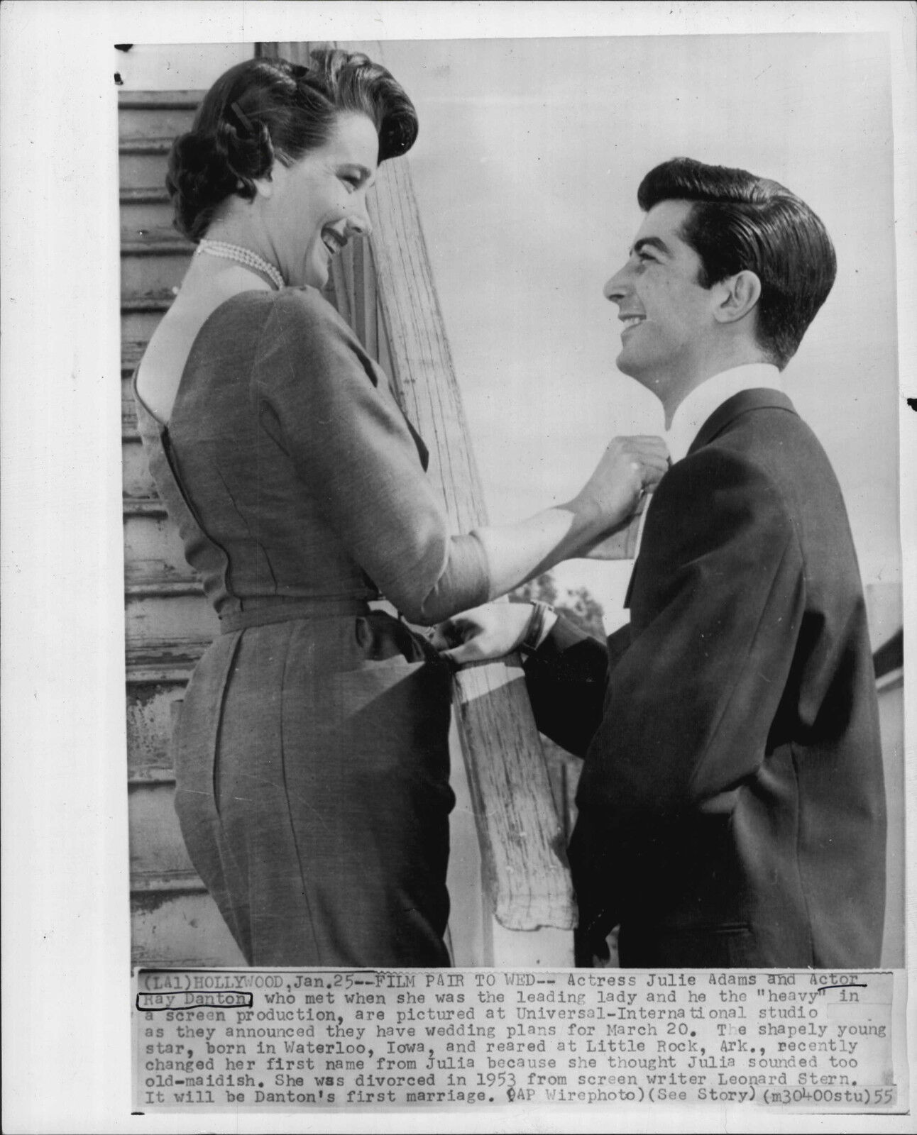 Actor Ray Danton & Julie Adams 1955 Press Photo Poster painting