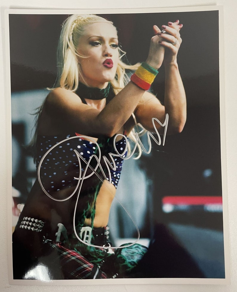 Gwen Stefani Signed Autographed Glossy 8x10 Photo Poster painting - COA Matching Holograms