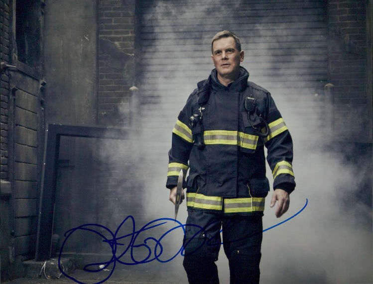 Peter Krause (9-1-1) signed 8x10 Photo Poster painting in-person