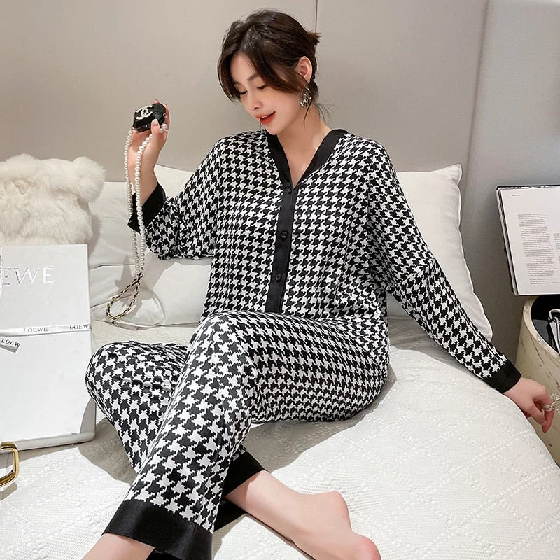 QSROCIO Women&#39;s Pajamas Set V Neck Design Luxury Cross Letter Print Sleepwear Silk Like Home Clothes XXL Large Size Nightwear