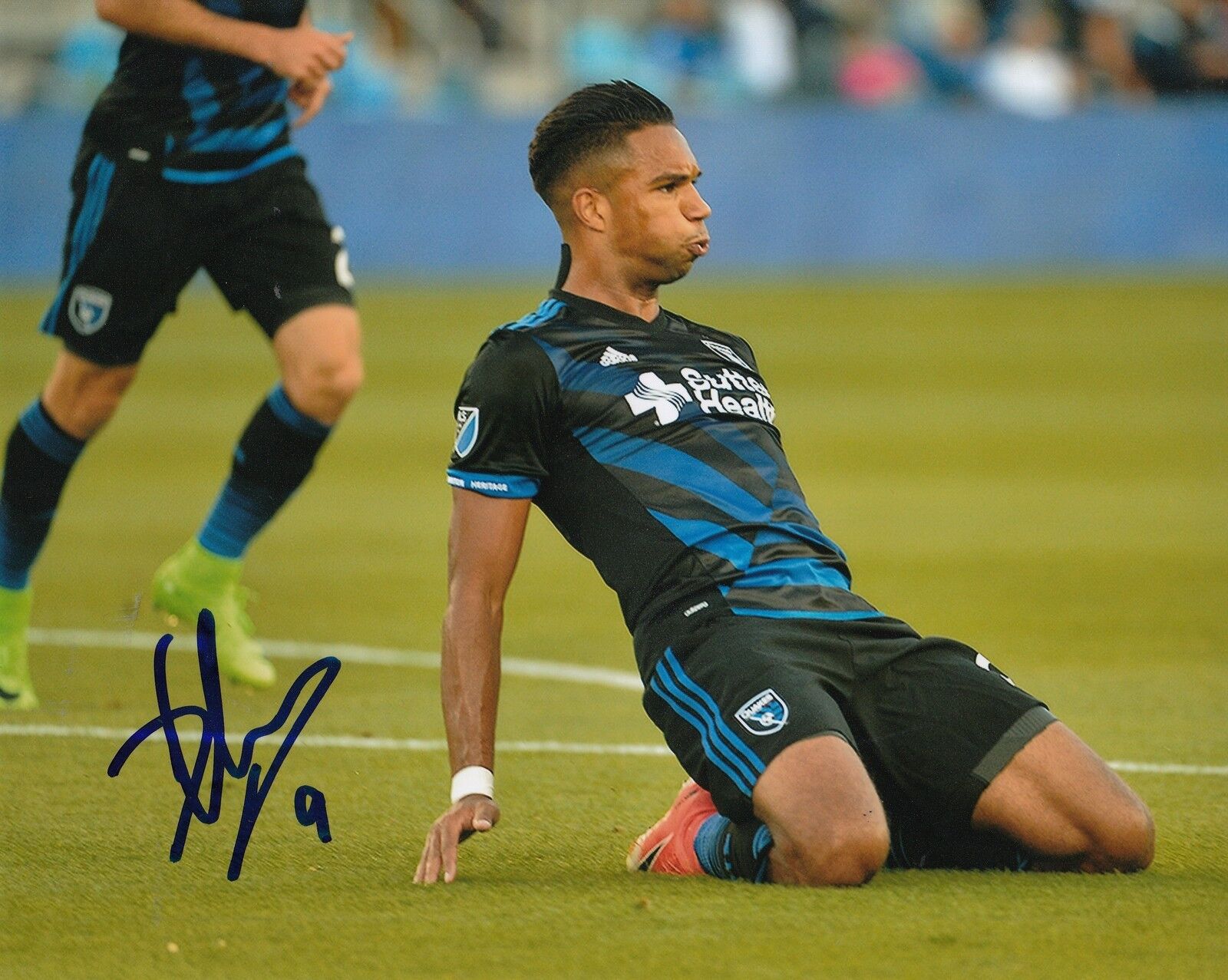 DANNY HOESEN signed (SAN JOSE EARTHQUAKES) MLS SOCCER 8X10 Photo Poster painting W/COA #2