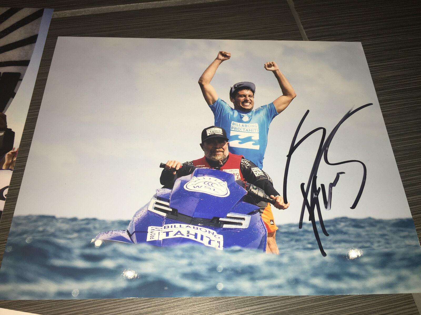 JEREMY FLORES SIGNED AUTOGRAPHED GLOSSY 8X10 SURFING Photo Poster paintingGRAPH FRANCE-PROOF COA