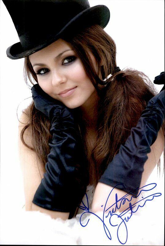 Victoria Justice authentic signed celebrity 10x15 Photo Poster painting W/Cert Autographed Y2